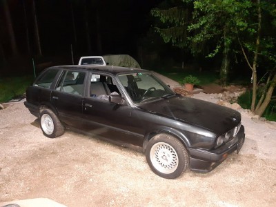 bmw e30 touring is.jpg