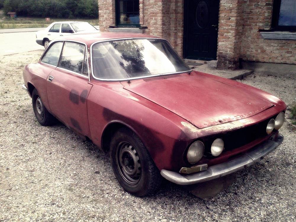 Alfa romeo GT 1750 bertone.jpg