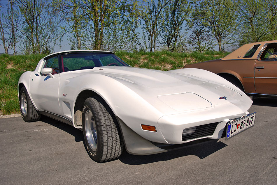 2-Chevrolet-Corvette-C3.jpg