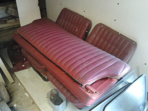 C KARAVAN RDEČI SEDEŽI.jpeg