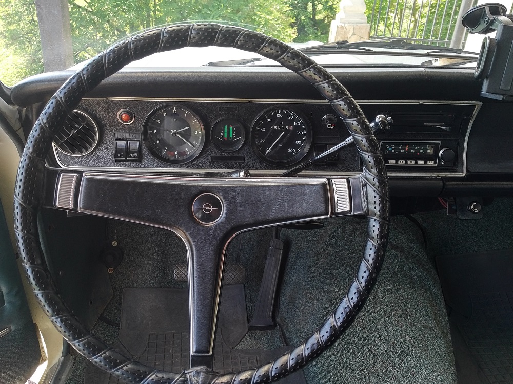 Rekord - armaturka.jpg