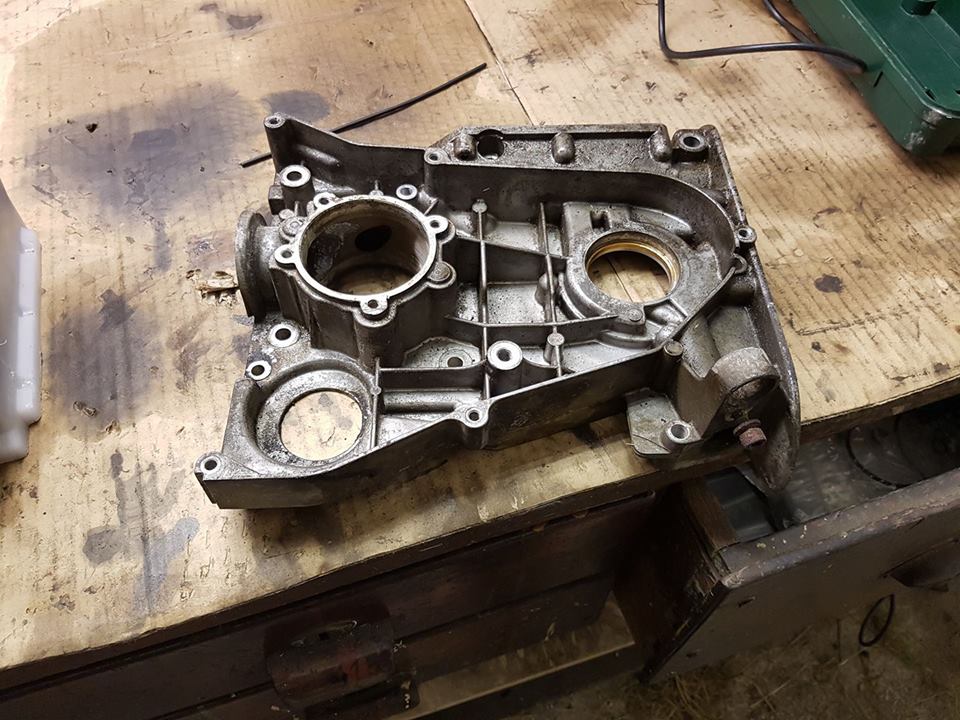 Ohišje oljne pumpe nespeskano 2.jpg