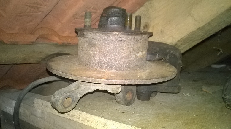 aksšenkel z diskom in zavorami kadett c 12.jpg