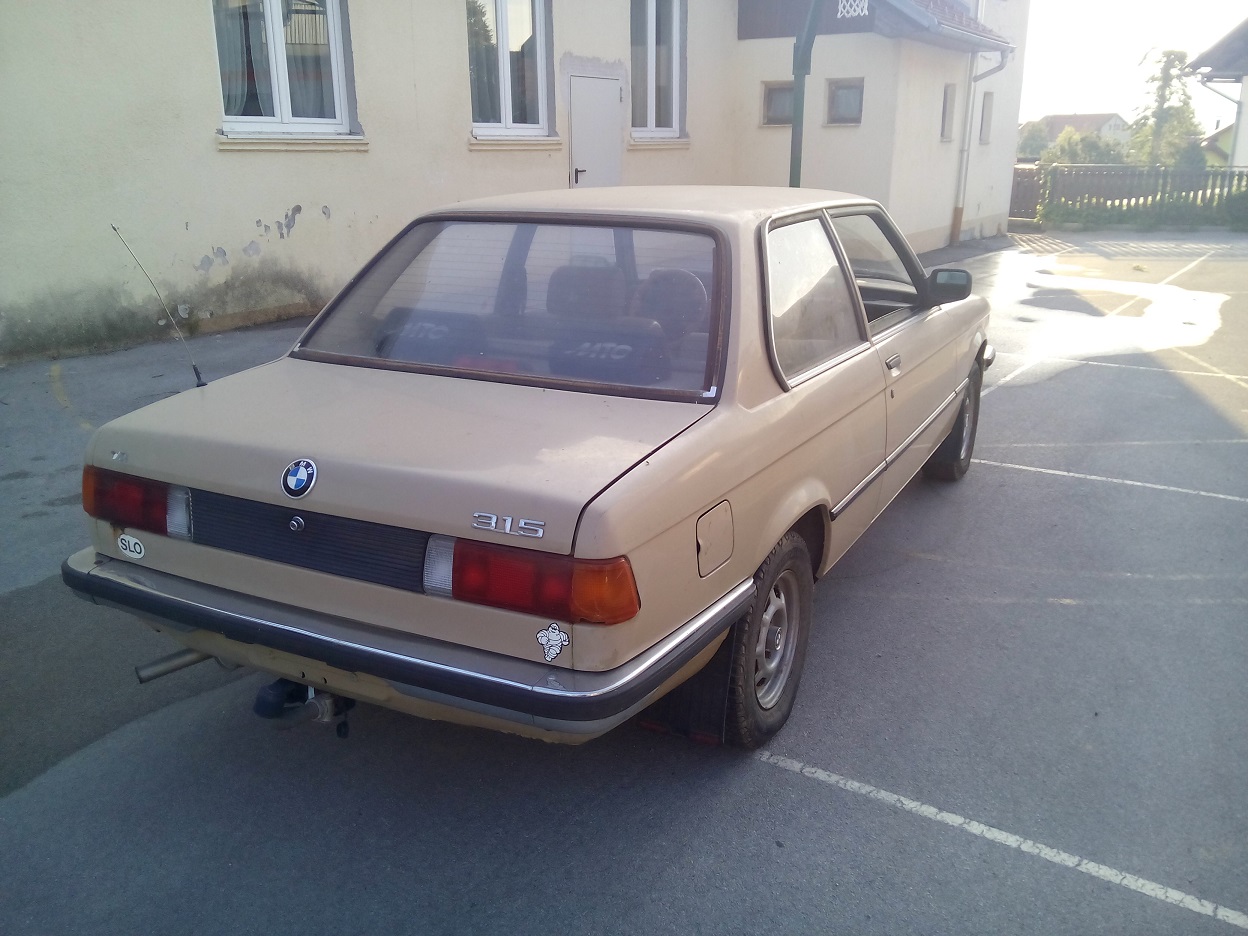 bmw211.jpg